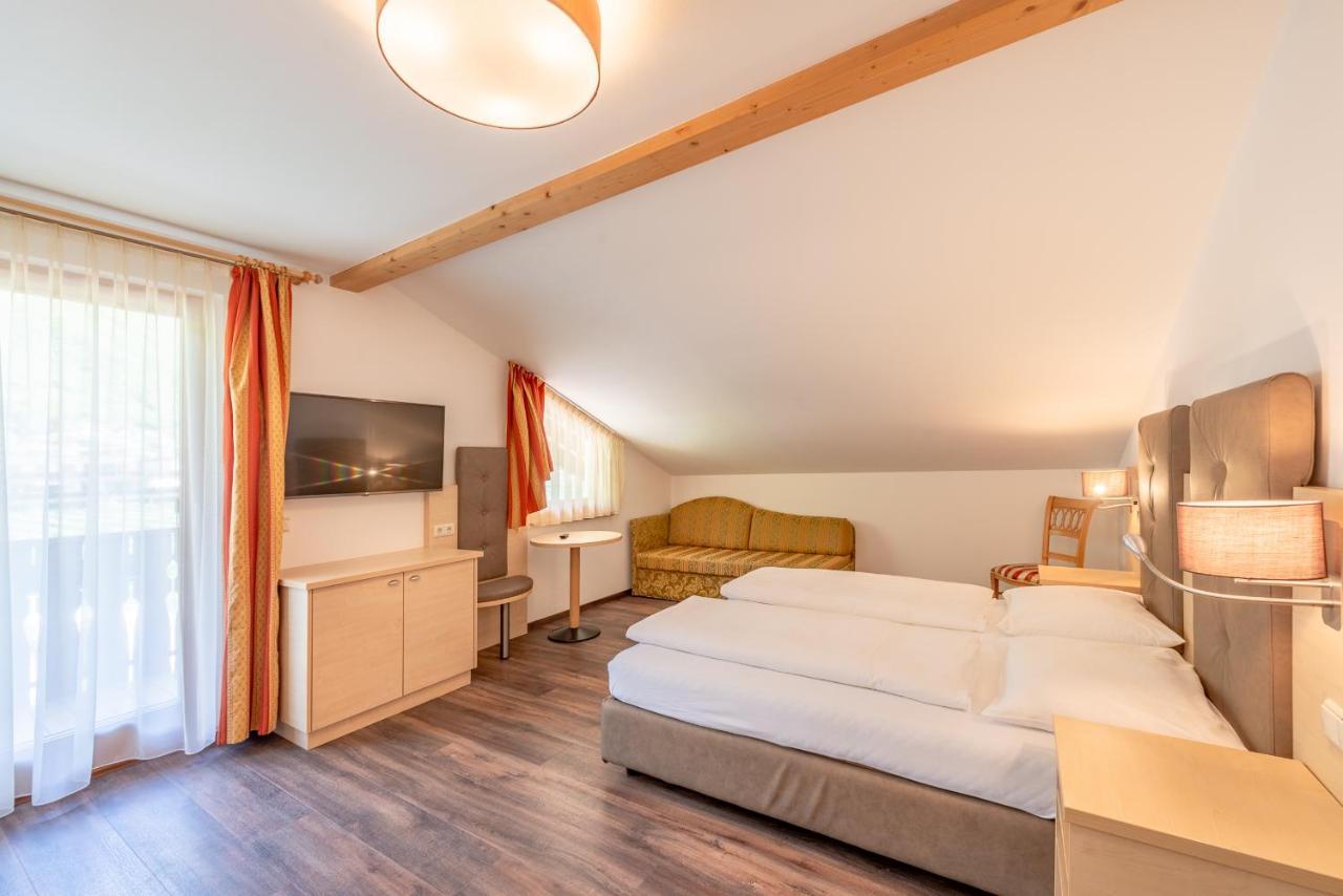 גרגצונה Hotel Christine מראה חיצוני תמונה