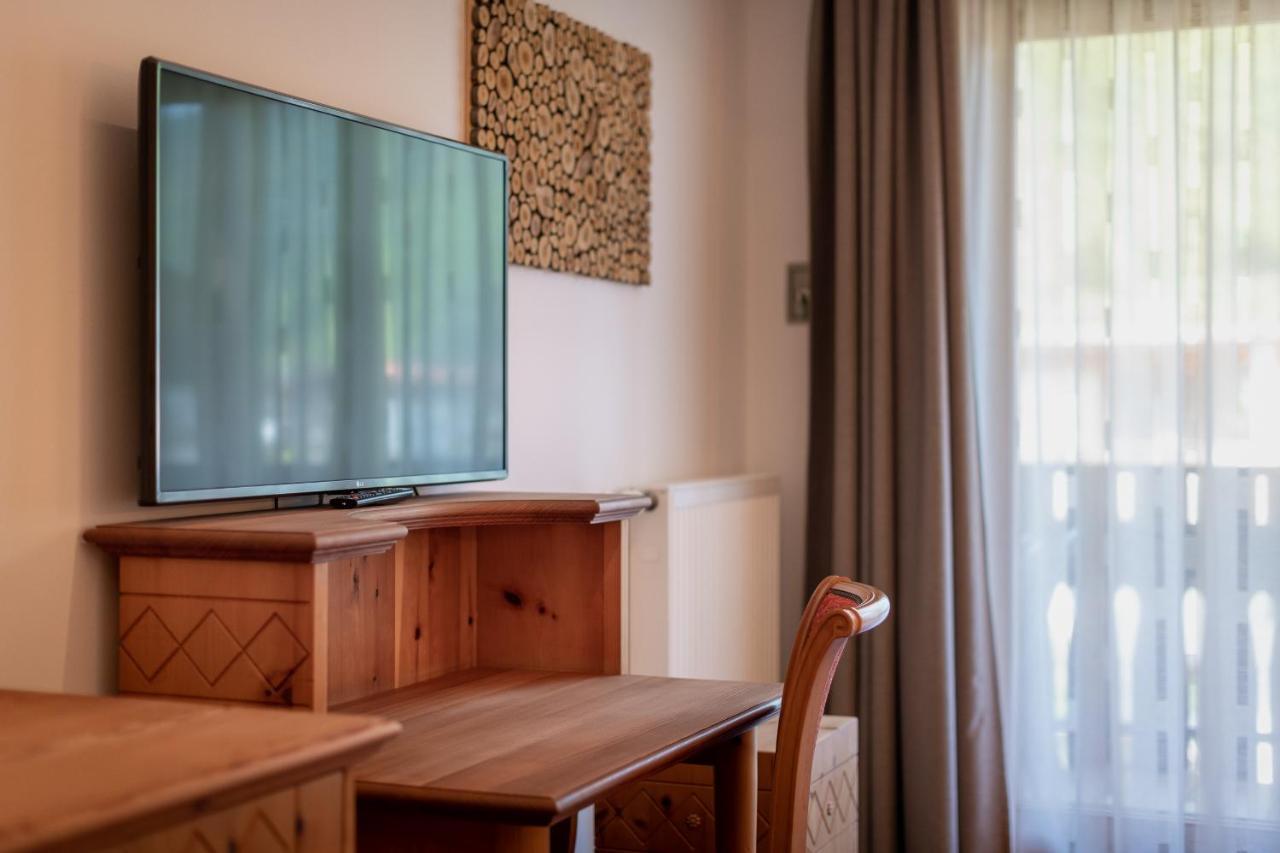 גרגצונה Hotel Christine מראה חיצוני תמונה
