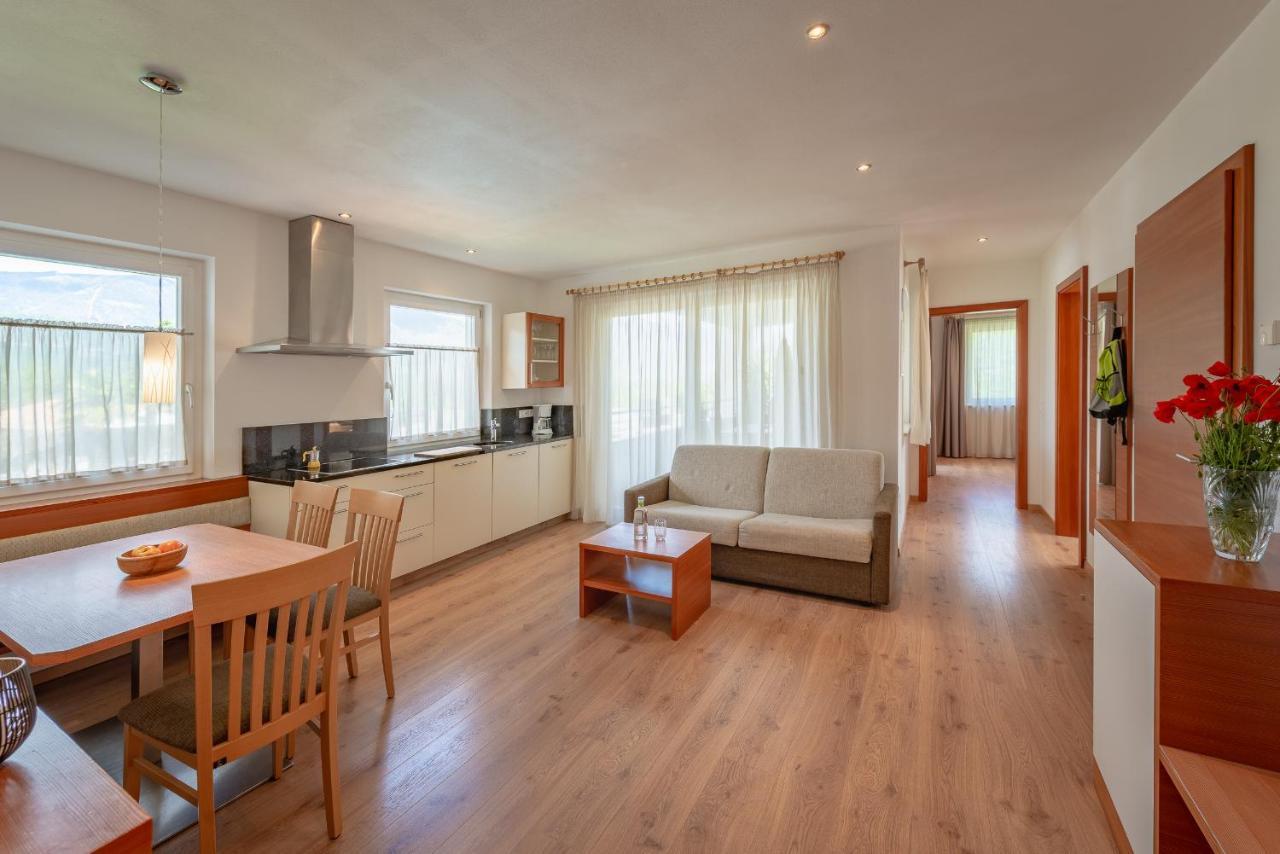 גרגצונה Hotel Christine מראה חיצוני תמונה