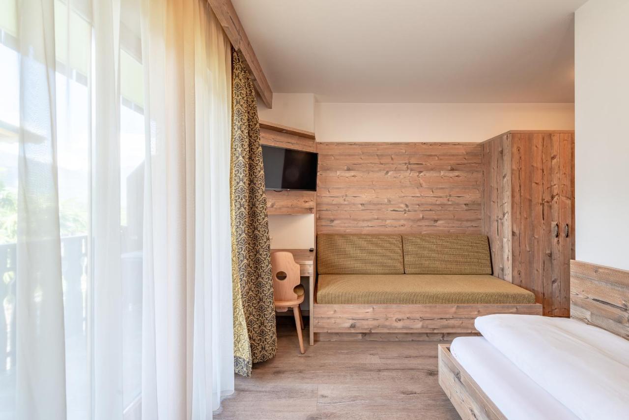 גרגצונה Hotel Christine מראה חיצוני תמונה