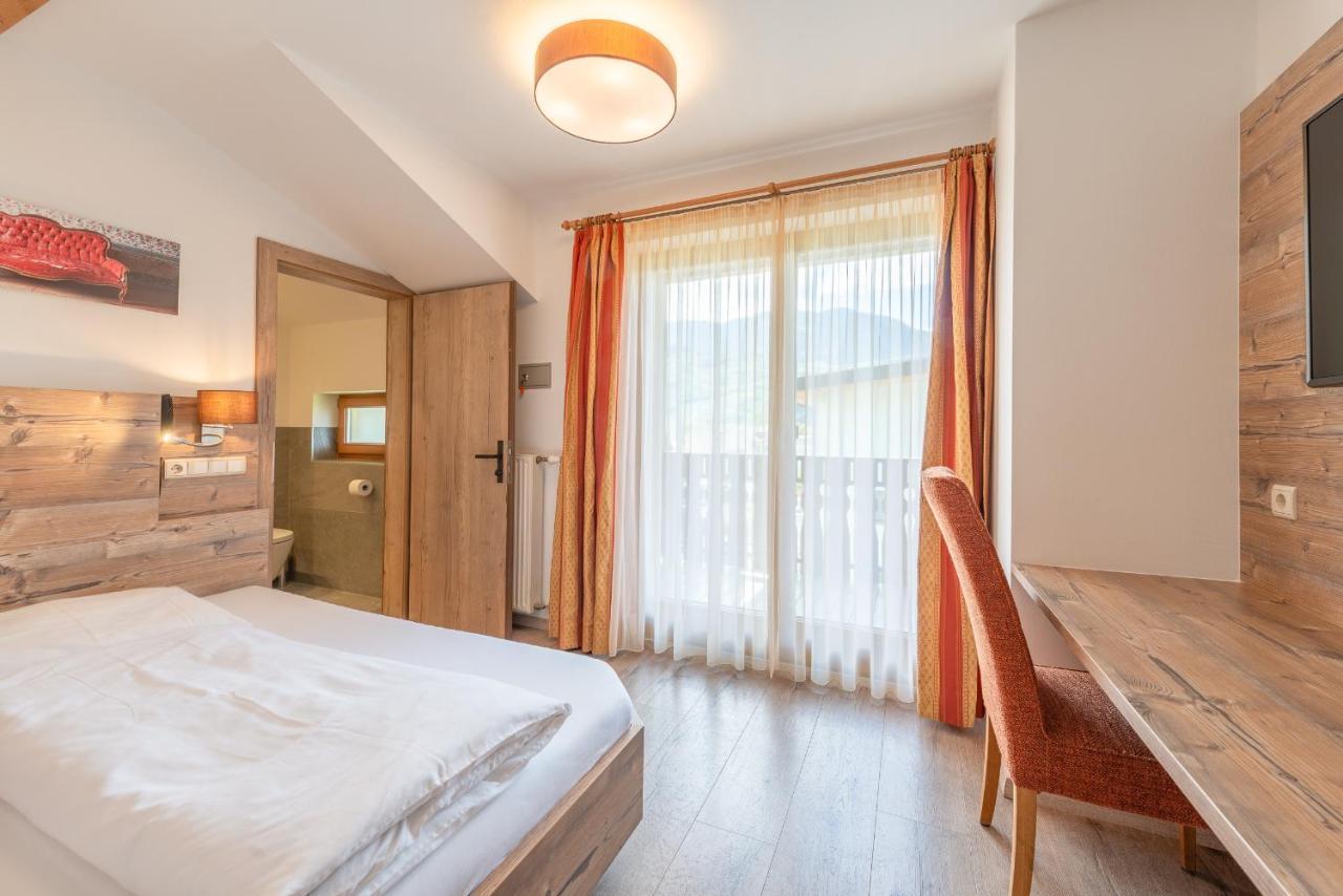 גרגצונה Hotel Christine מראה חיצוני תמונה