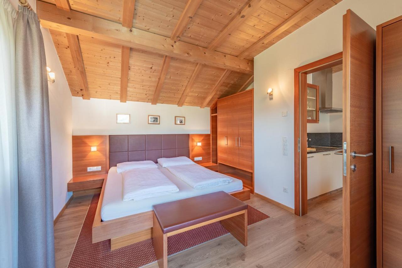 גרגצונה Hotel Christine מראה חיצוני תמונה
