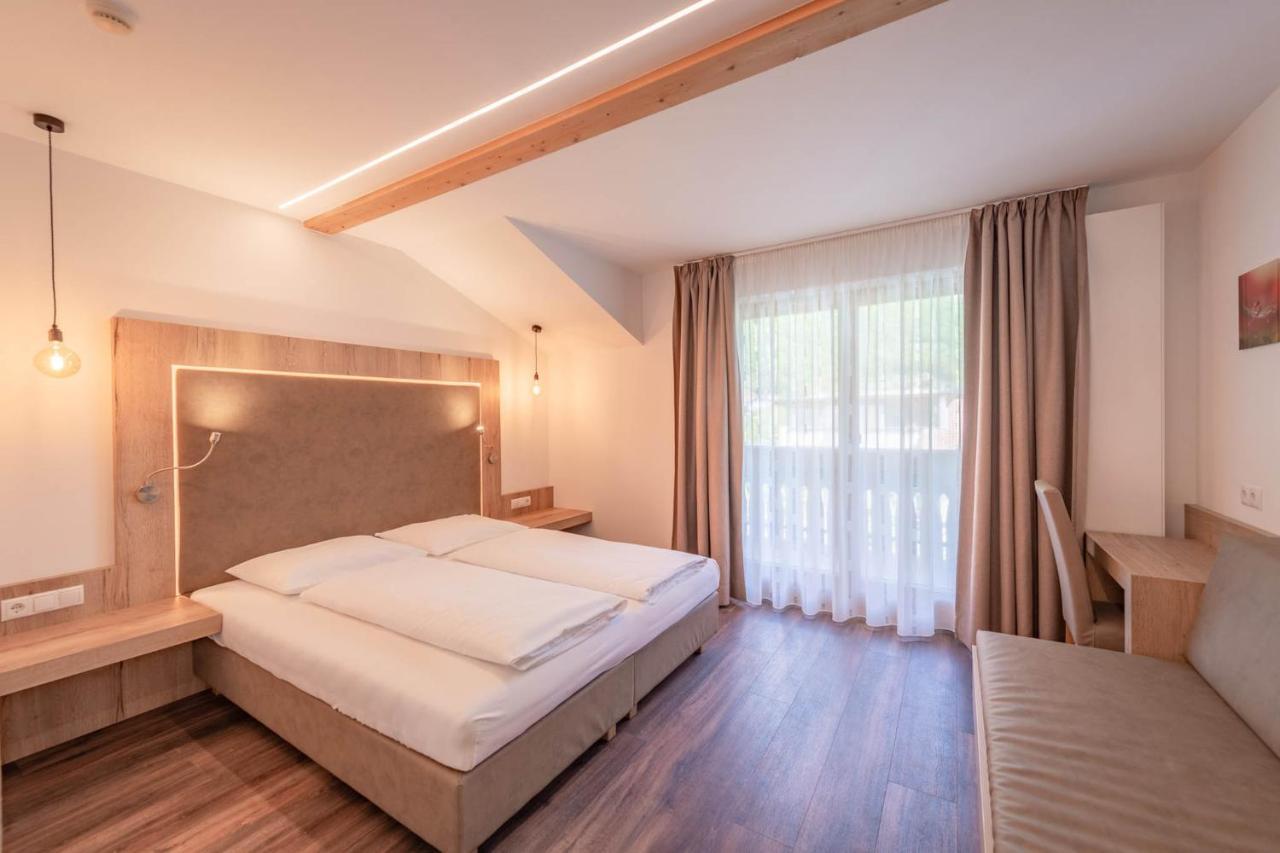 גרגצונה Hotel Christine מראה חיצוני תמונה