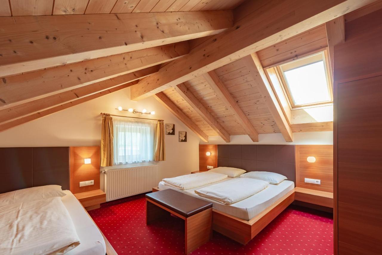 גרגצונה Hotel Christine מראה חיצוני תמונה