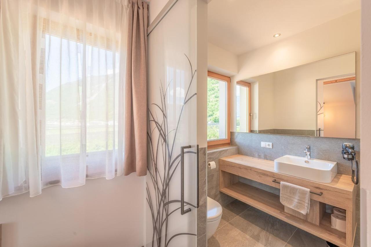 גרגצונה Hotel Christine מראה חיצוני תמונה