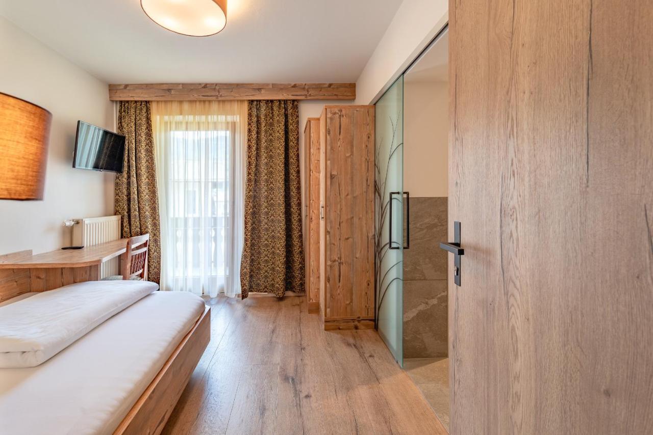 גרגצונה Hotel Christine מראה חיצוני תמונה
