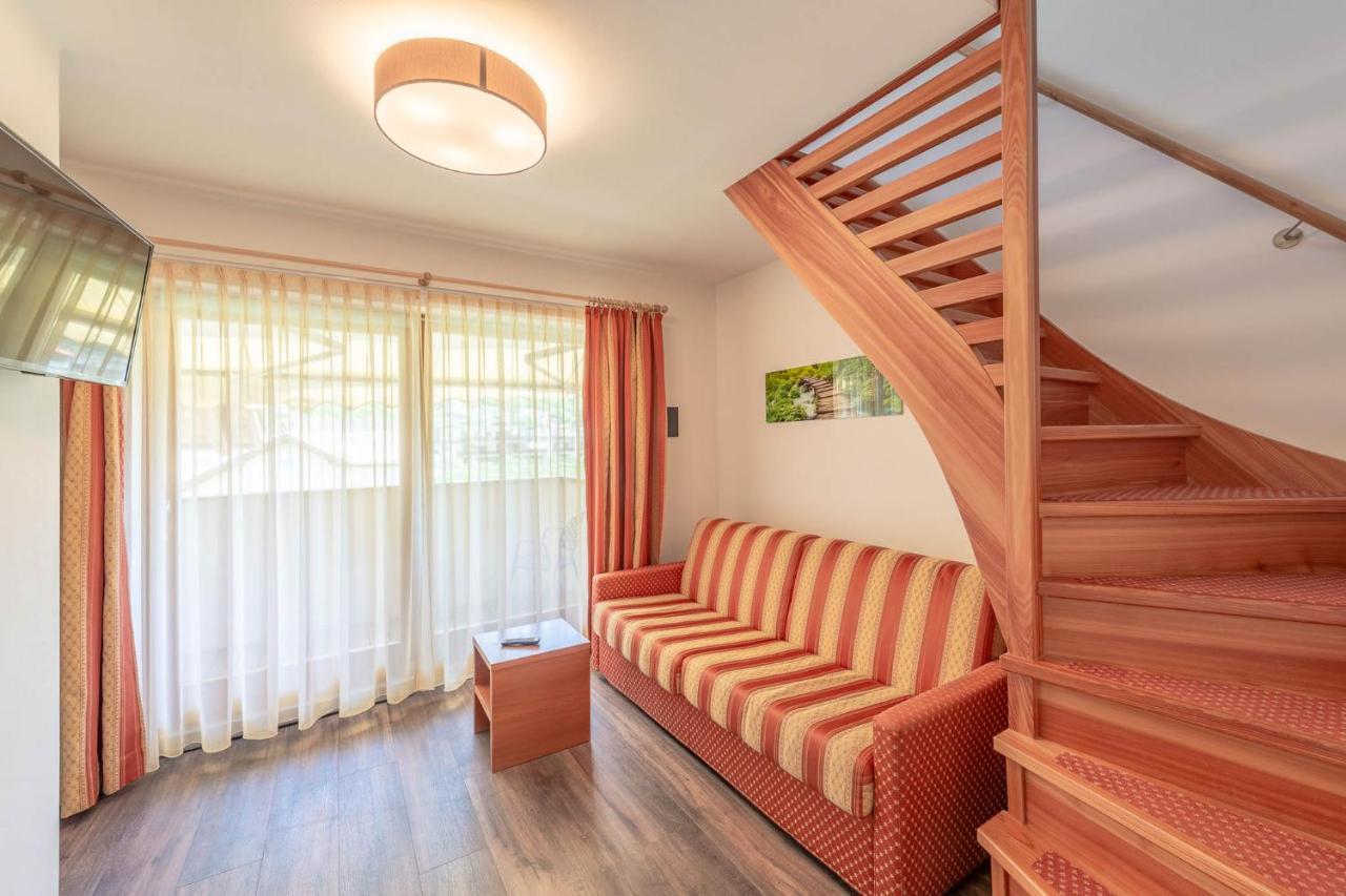 גרגצונה Hotel Christine מראה חיצוני תמונה