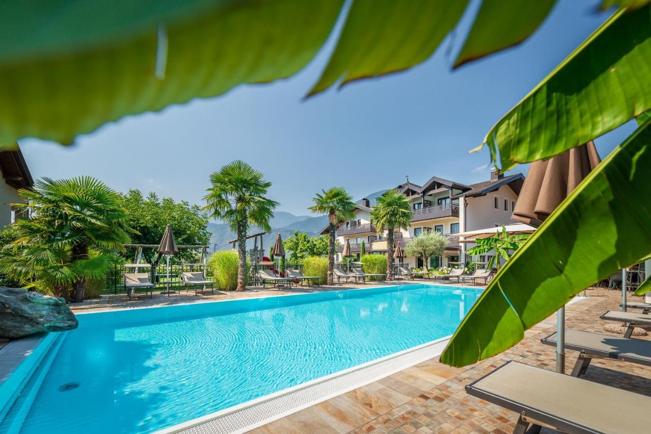 גרגצונה Hotel Christine מראה חיצוני תמונה