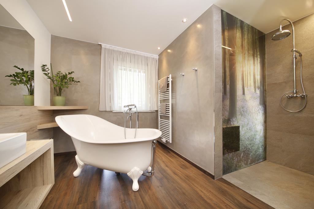 גרגצונה Hotel Christine מראה חיצוני תמונה